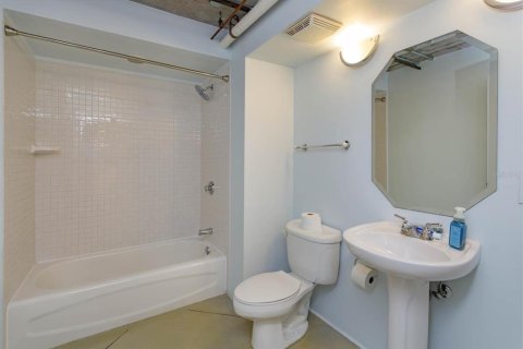 Condo in Orlando, Florida, 2 bedrooms  № 1583721 - photo 24