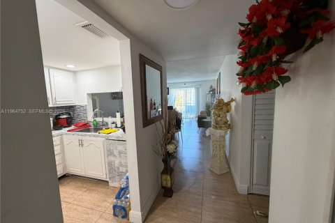 Снять в аренду кондоминиум в Норт-Майами, Флорида 1 спальня, 72.19м2, № 2026069 - фото 7