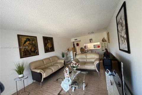 Снять в аренду кондоминиум в Норт-Майами, Флорида 1 спальня, 72.19м2, № 2026069 - фото 10