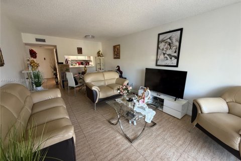 Снять в аренду кондоминиум в Норт-Майами, Флорида 1 спальня, 72.19м2, № 2026069 - фото 9