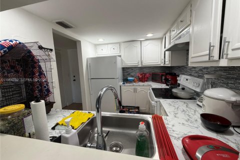 Снять в аренду кондоминиум в Норт-Майами, Флорида 1 спальня, 72.19м2, № 2026069 - фото 12