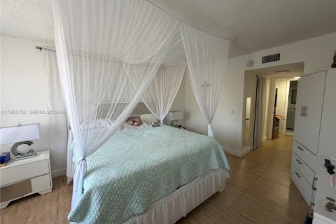 Снять в аренду кондоминиум в Норт-Майами, Флорида 1 спальня, 72.19м2, № 2026069 - фото 14