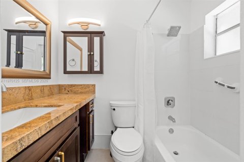 House in Hollywood, Florida 3 bedrooms, 102.56 sq.m. № 2031027 - photo 22