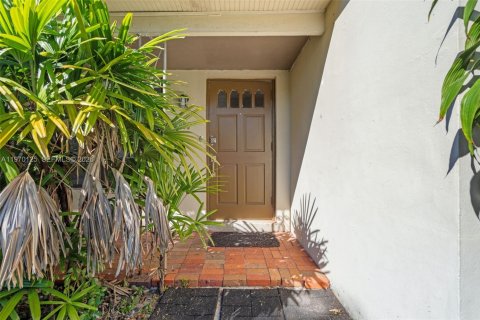 House in Hollywood, Florida 3 bedrooms, 102.56 sq.m. № 2031027 - photo 5