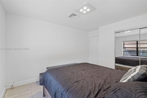 House in Hollywood, Florida 3 bedrooms, 102.56 sq.m. № 2031027 - photo 26