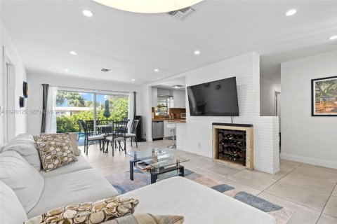 House in Hollywood, Florida 3 bedrooms, 102.56 sq.m. № 2031027 - photo 9