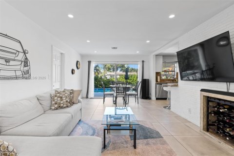 House in Hollywood, Florida 3 bedrooms, 102.56 sq.m. № 2031027 - photo 8