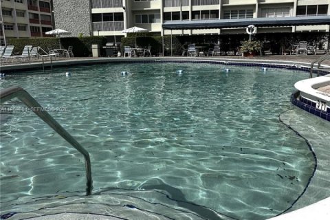 Condominio en venta en Hallandale Beach, Florida, 2 dormitorios, 99.78 m2 № 2049448 - foto 12
