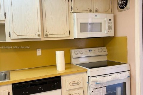 Condominio en venta en Hallandale Beach, Florida, 2 dormitorios, 99.78 m2 № 2049448 - foto 4