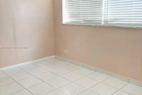 Condominio en venta en Hallandale Beach, Florida, 2 dormitorios, 99.78 m2 № 2049448 - foto 6