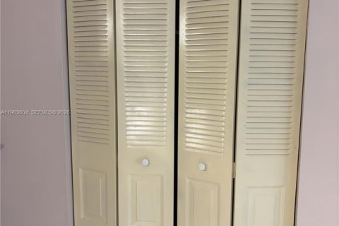 Condominio en venta en Hallandale Beach, Florida, 2 dormitorios, 99.78 m2 № 2049448 - foto 9