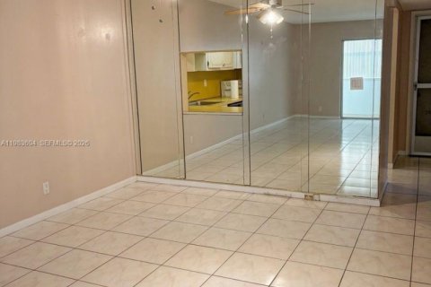 Condominio en venta en Hallandale Beach, Florida, 2 dormitorios, 99.78 m2 № 2049448 - foto 2
