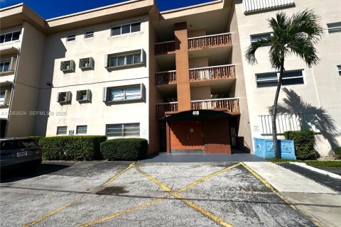 Condominio en Hallandale Beach, Florida, 2 dormitorios  № 2049448