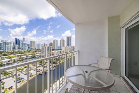 Condo in Sunny Isles Beach, Florida, 1 bedroom  № 1943917 - photo 15