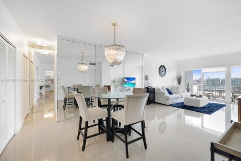 Condo in Sunny Isles Beach, Florida, 1 bedroom  № 1943917 - photo 4