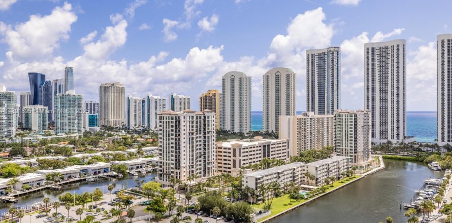 Condo in Sunny Isles Beach, Florida, 1 bedroom  № 1943917