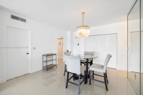 Condo in Sunny Isles Beach, Florida, 1 bedroom  № 1943917 - photo 5