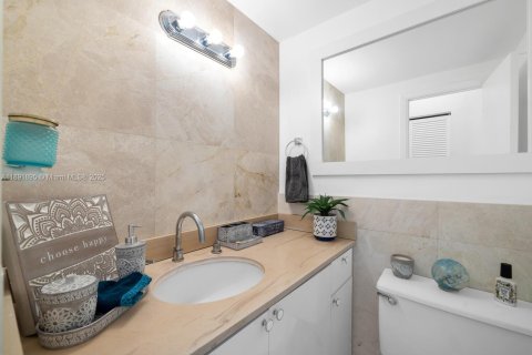 Condo in Sunny Isles Beach, Florida, 1 bedroom  № 1943917 - photo 13
