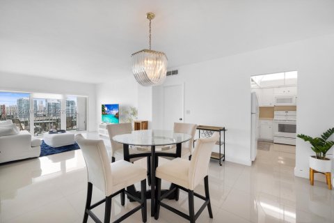 Condo in Sunny Isles Beach, Florida, 1 bedroom  № 1943917 - photo 6