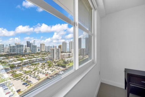 Condo in Sunny Isles Beach, Florida, 1 bedroom  № 1943917 - photo 11