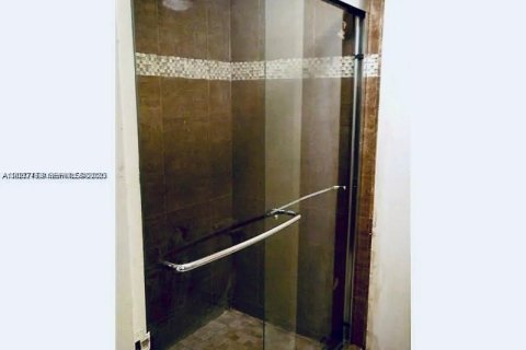 Copropriété à louer à Miami Beach, Floride: 52.03 m2 № 2351384 - photo 17