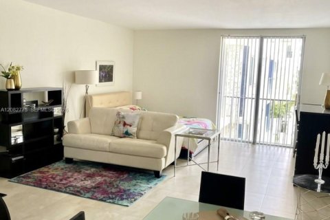 Copropriété à louer à Miami Beach, Floride: 52.03 m2 № 2351384 - photo 9