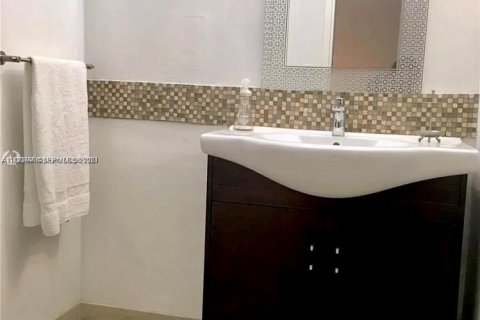 Copropriété à louer à Miami Beach, Floride: 52.03 m2 № 2351384 - photo 15