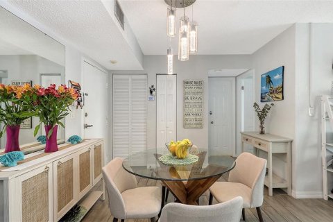 Condo in Bradenton, Florida, 2 bedrooms  № 1906959 - photo 17