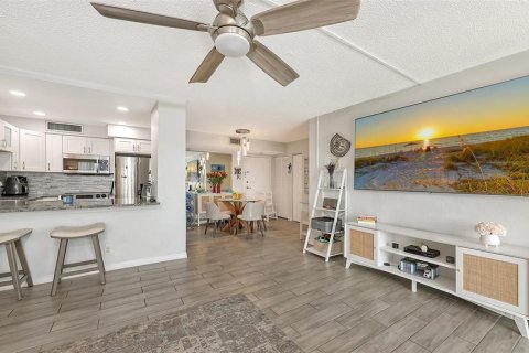Condo in Bradenton, Florida, 2 bedrooms  № 1906959 - photo 11