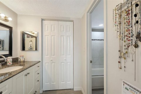Condo in Bradenton, Florida, 2 bedrooms  № 1906959 - photo 5