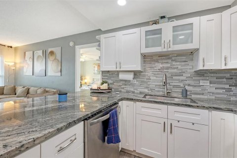 Condo in Bradenton, Florida, 2 bedrooms  № 1906959 - photo 15