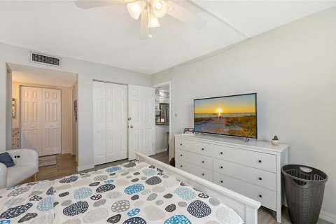 Condo in Bradenton, Florida, 2 bedrooms  № 1906959 - photo 24