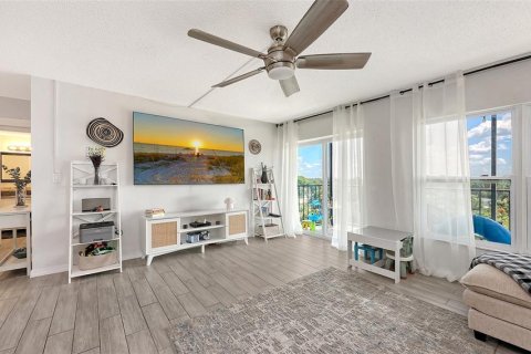 Condo in Bradenton, Florida, 2 bedrooms  № 1906959 - photo 12