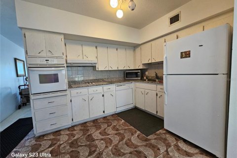 Copropriété à louer à Clearwater, Floride: 1 chambre, 115.57 m2 № 2105136 - photo 2
