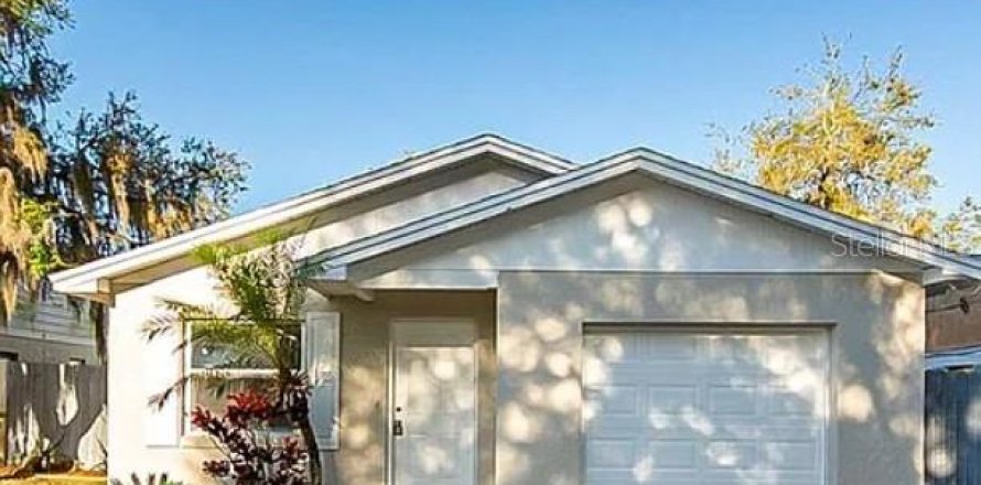 House in Winter Haven, Florida 2 bedrooms, 110.93 sq.m. № 1740344