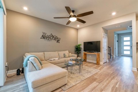 Touwnhouse à vendre à Orlando, Floride: 3 chambres, 183.02 m2 № 1572549 - photo 9