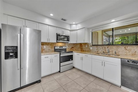Condo in Lake Mary, Florida, 2 bedrooms  № 1778314 - photo 9