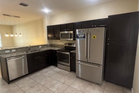 Townhouse in Miami, Florida 3 bedrooms, 149.39 sq.m. № 1953788 - photo 10