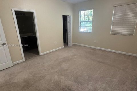 Townhouse in Miami, Florida 3 bedrooms, 149.39 sq.m. № 1953788 - photo 15