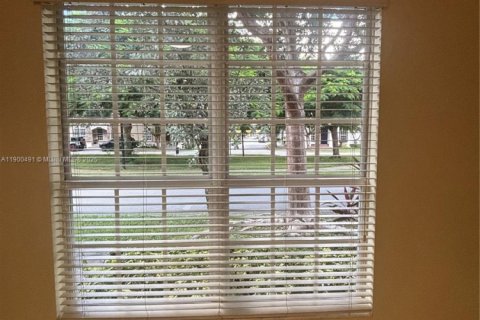 Townhouse in Miami, Florida 3 bedrooms, 149.39 sq.m. № 1953788 - photo 7