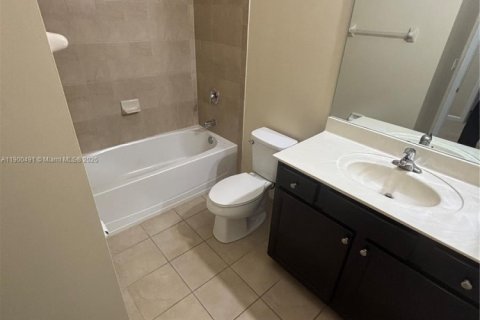 Townhouse in Miami, Florida 3 bedrooms, 149.39 sq.m. № 1953788 - photo 19