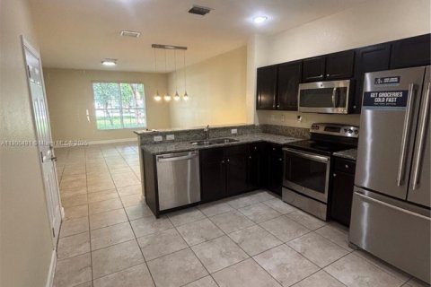 Townhouse in Miami, Florida 3 bedrooms, 149.39 sq.m. № 1953788 - photo 11