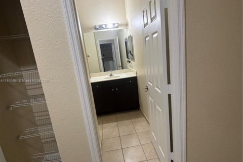 Townhouse in Miami, Florida 3 bedrooms, 149.39 sq.m. № 1953788 - photo 20