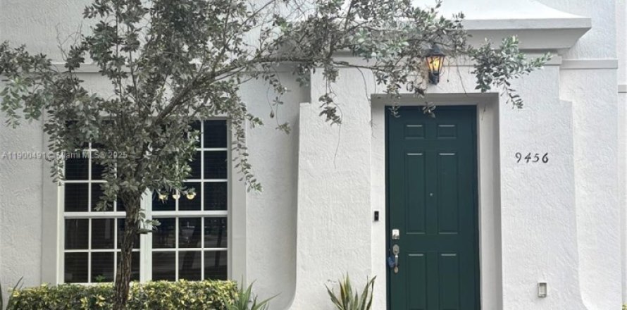 Townhouse in Miami, Florida 3 bedrooms, 149.39 sq.m. № 1953788