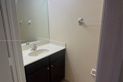 Townhouse in Miami, Florida 3 bedrooms, 149.39 sq.m. № 1953788 - photo 17