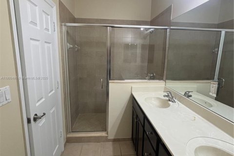 Townhouse in Miami, Florida 3 bedrooms, 149.39 sq.m. № 1953788 - photo 21