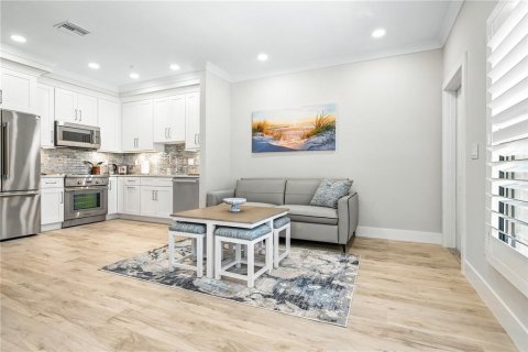 Condo in Sarasota, Florida, 2 bedrooms № 2212544 - photo 5