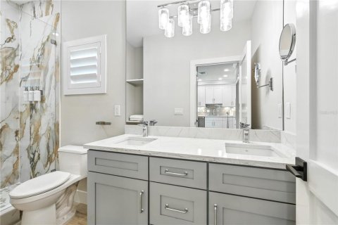 Condo in Sarasota, Florida, 2 bedrooms № 2212544 - photo 18