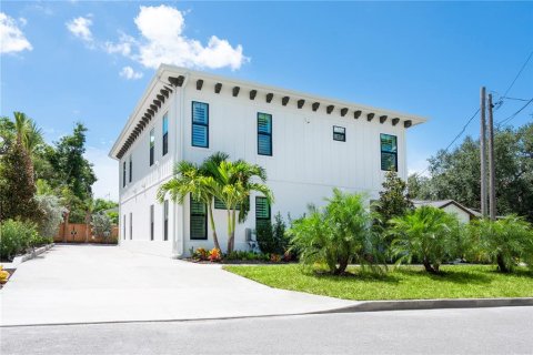 Condo in Sarasota, Florida, 2 bedrooms № 2212544 - photo 2