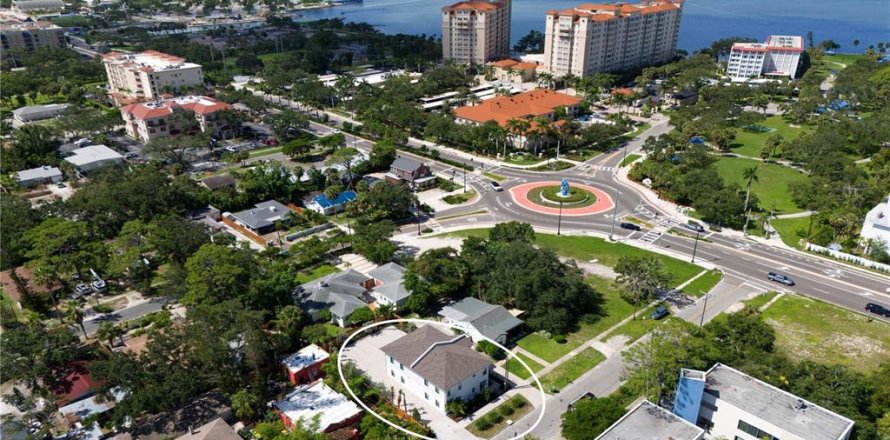 Condo in Sarasota, Florida, 2 bedrooms № 2212544